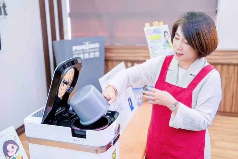 屏東縣政府2025年3月推出家用廚餘機補助,申請相當踴躍,一度延長收件至4月30日。縣府2日表示,2026年將持續辦理。(屏東縣政府提供)中央社記者李卉婷傳真 114年5月2日