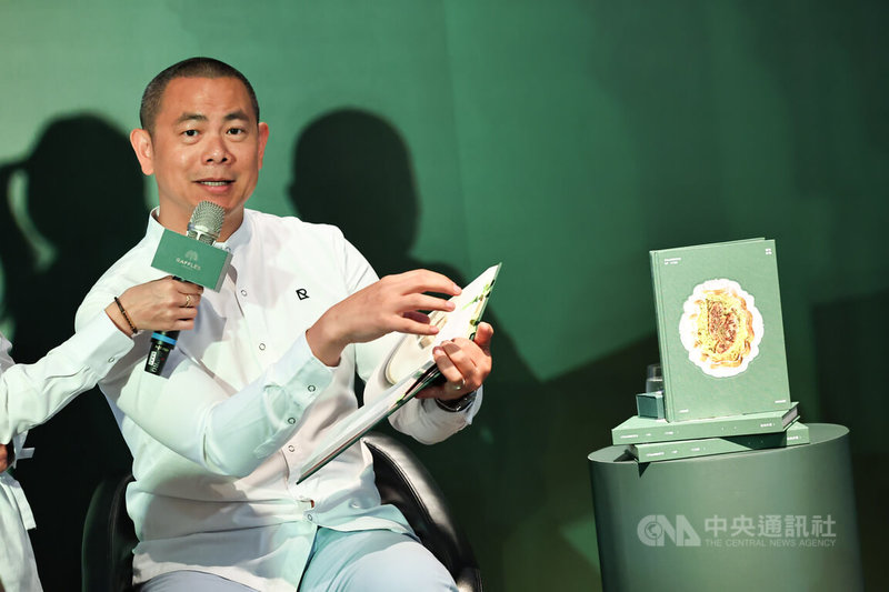 台灣名廚江振誠(圖)「吉光片羽」新書發表會2日中午在台北舉行,江振誠分享以主廚身分擔任駐村作家的心路歷程。中央社記者翁睿坤攝 114年5月2日