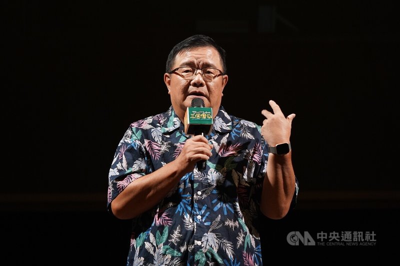 果陀劇場音樂劇「三個傻瓜」改編自同名印度電影,2日起在台北城市舞台即將正式上演,導演梁志民(圖)下午在記者會中分享執導點滴。中央社記者徐肇昌攝 114年5月2日