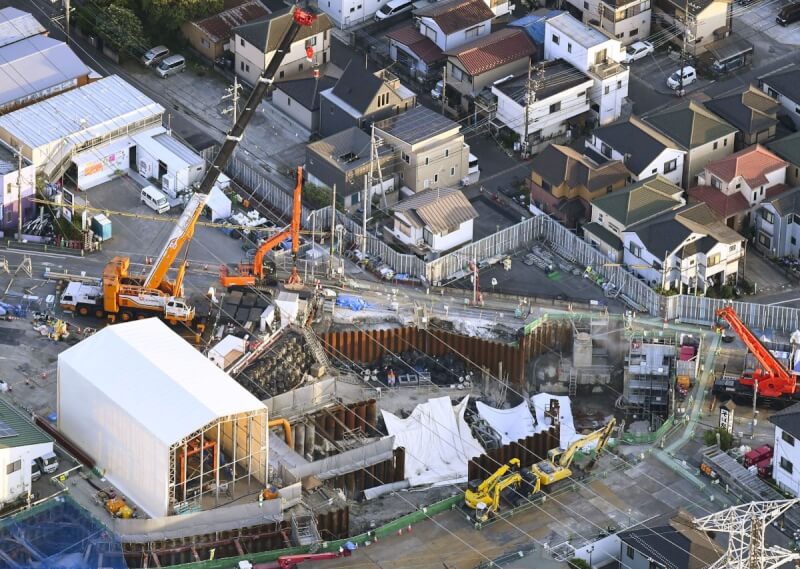 日本埼玉縣八潮市的道路今年1月陷落造成卡車掉落,1日發現疑似失蹤司機人體影像。(共同社)