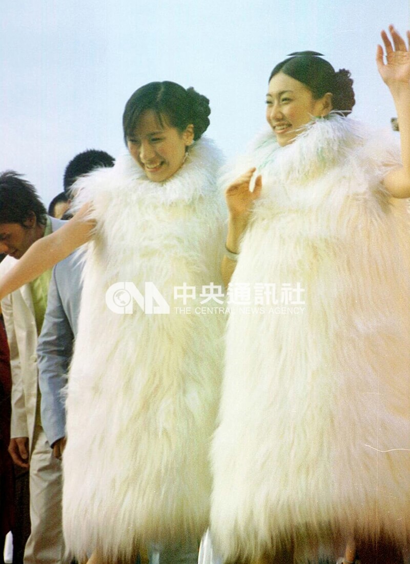 「中國娃娃」以專輯「單眼皮女生」入圍第12屆金曲獎「最佳重唱組合獎」。中央社記者程啟峰攝 90年5月5日