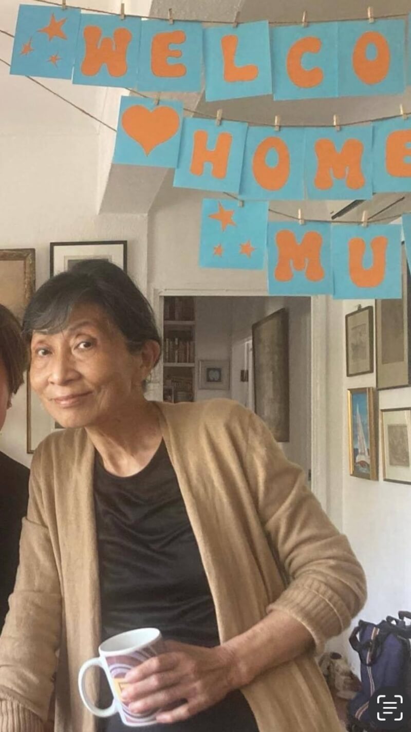 香港泛民主派初選案首批出獄者之一的前立法會議員毛孟靜2日發文,形容「監獄生活超現實」。她上傳自己出獄後在家拍攝的照片,她面帶笑容,多了白頭髮,較以前蒼老及消瘦。(圖取自毛孟靜臉書facebook.com)中央社記者陳鎧妤傳真 114年5月2日