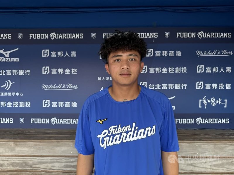 中華職棒富邦悍將隊投手范柏絜(圖)中職生涯經歷傷勢、被釋出,再獲機會感觸很深,他3日受訪表示,過程煎熬但也成長很多,因為體驗過一軍投球的感動而咬牙堅持。中央社記者謝靜雯攝 114年5月3日