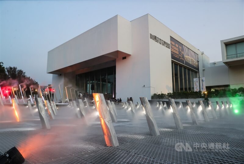 台北市立美術館推動X-site計畫,以戶外廣場為基地廣邀各界提出創作計畫,2025年第12屆首獎作品「毛孔城市-佔領計畫」從都市熱島效應出發,打造融合藝術與地景的實驗場域,思索氣候變遷對城市與人類生活所帶來的影響 。中央社記者謝佳璋攝 114年5月2日