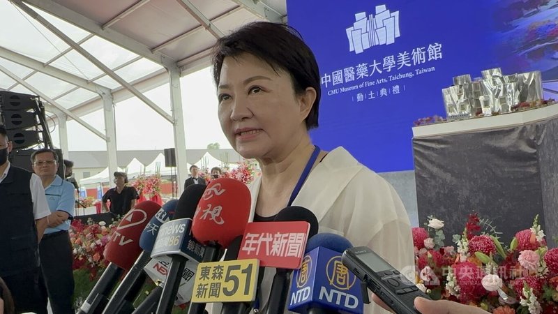國民黨台中市黨部遭檢調搜索,2幹部遭檢方聲押。台中市長盧秀燕(圖)3日接受媒體訪問表示,動用國家司法打壓罷免民主運動,不如好好打詐,讓人民的生命跟財產獲得保障。中央社記者趙麗妍攝 114年5月3日