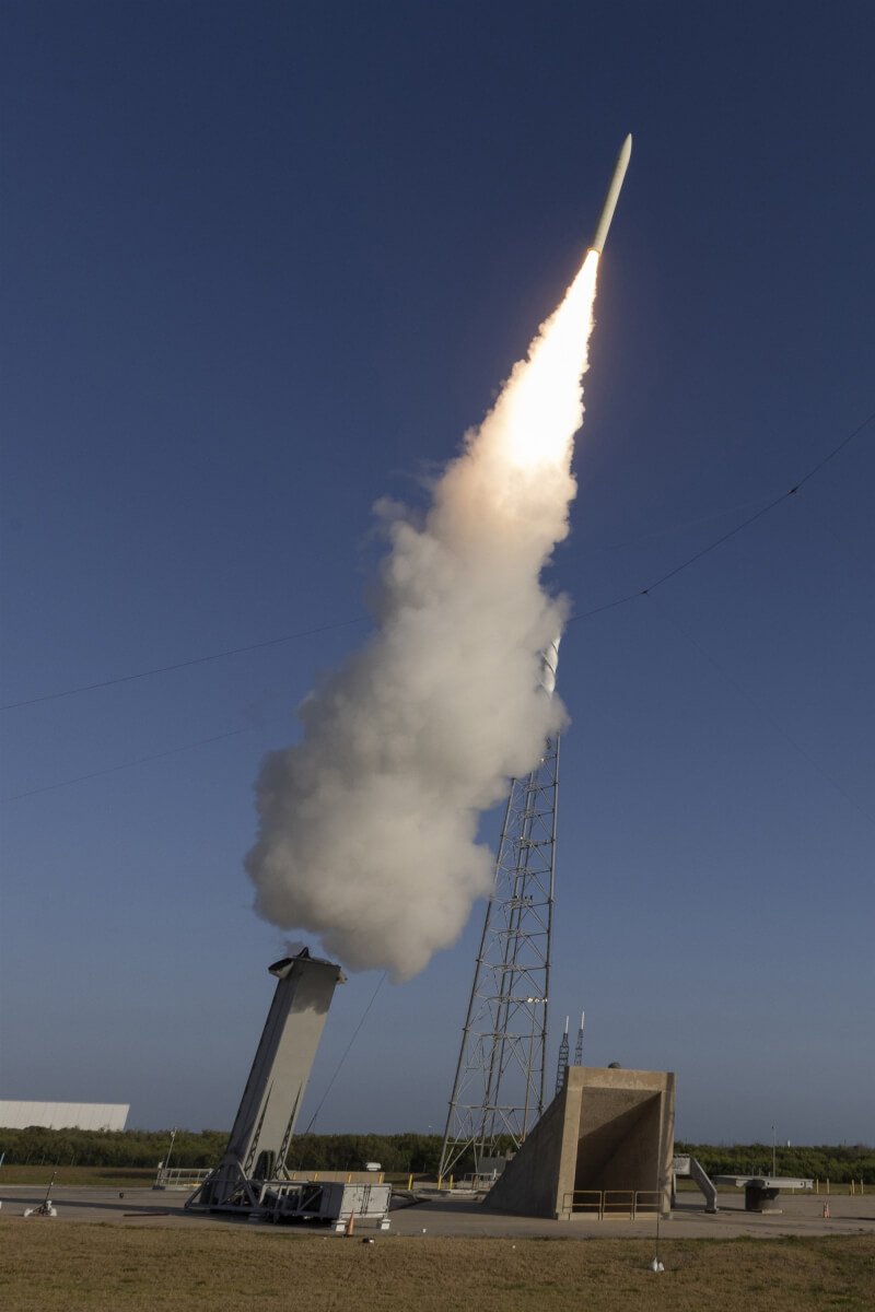 美國海軍成功測試海基極音速飛彈發射系統。(圖取自x.com/USNavy)