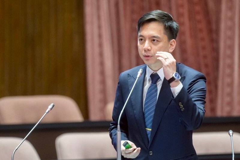 國民黨立委牛煦庭(圖)4日發文向桃園市第1選區罷免團體領銜人陳曉煒喊話,呼籲辦公開辯論會,在選民面前把爭議說清楚。(牛煦庭提供)中央社記者吳睿騏桃園傳真 114年5月4日