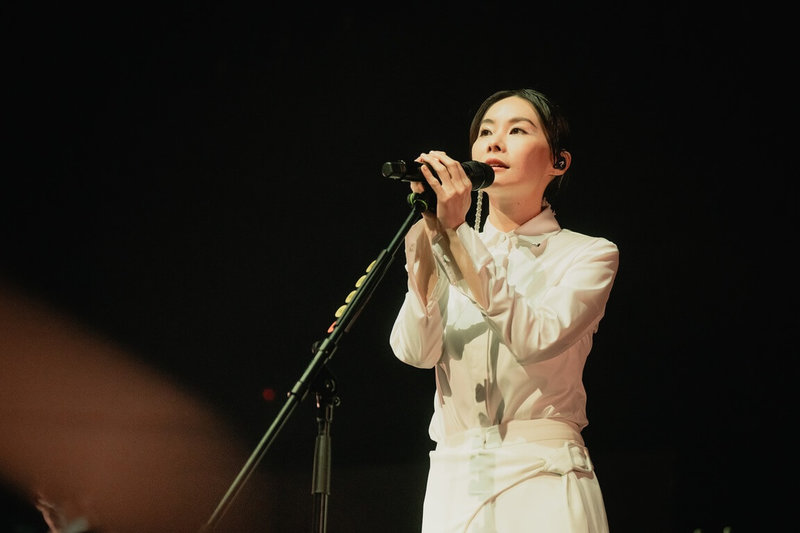金曲歌后鄭宜農(圖)日前舉辦演唱會,吐露自己出道18年的音樂生涯心境。(邊走邊聽有限公司提供)中央社記者洪素津傳真 114年5月4日