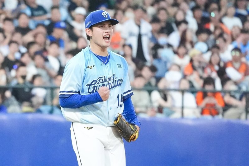 中華職棒富邦悍將投手張奕(圖)3日先發出賽對統一7-ELEVEn獅隊,投4.1局挨2轟吞敗,投手教練郭勇志表示,張奕腳抽筋的狀況影響用力,無大礙會持續輪值。(富邦悍將提供)中央社記者謝靜雯傳真 114年5月4日