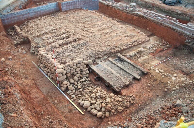 圖為2020年桃園捷運綠線G07站工程發現清代鐵道遺構。(圖取自桃園捷運工程局網頁dorts.tycg.gov.tw)