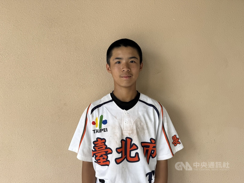陽信銀行盃全國青少棒賽台北市此次帶3名國一球員磨練,總教練鄭凱名點名選手蘇敬恩(圖)打擊、守備表現令人驚豔;蘇敬恩則表示,自己對守備有信心,欣賞日式守備,也希望能拚出國比賽機會。中央社記者謝靜雯攝 114年5月5日