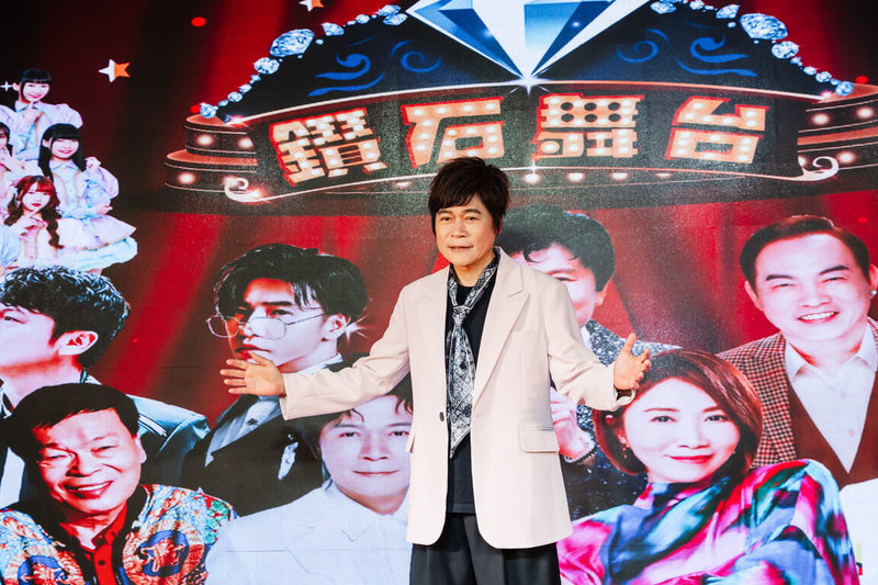 台語金曲歌王洪榮宏(圖)將參與「鑽石舞台之夜」演唱會台中場演出,他5日出席記者會,分享準備開唱的心情。(萬星傳播提供)中央社記者王心妤傳真 114年5月5日