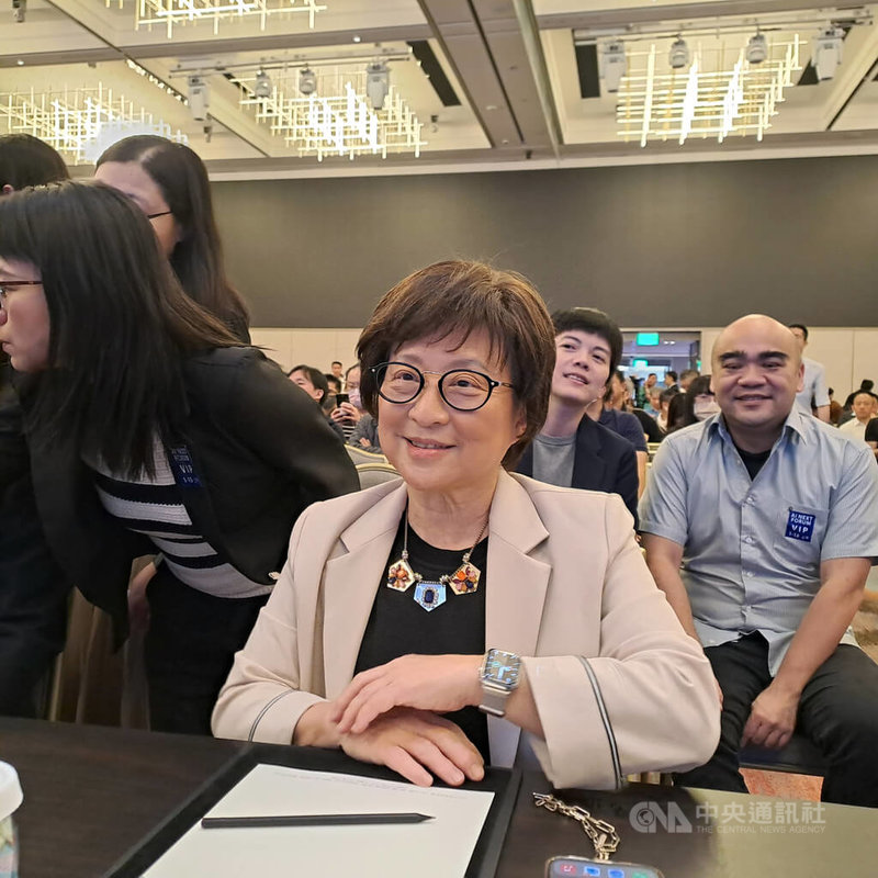 2025年台北國際電腦展(COMPUTEX 2025)6日舉行首場論壇,雲端資料中心資訊電子設備廠緯穎董事長洪麗寗表示,面對關稅、匯率等不確定因素,仍需布局美國本土產能,因應「美國製造」需求,並採自動化降低成本。中央社記者潘智義攝 114年5月6日