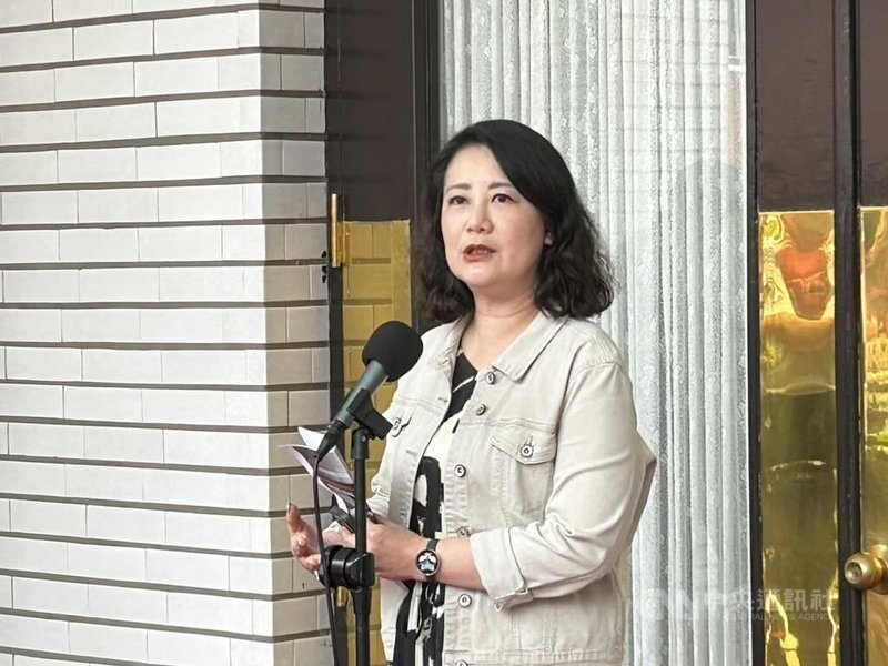 共諜案頻傳,調查局將檢討研修「涉及國家安全或重大利益公務人員特殊查核辦法」,民進黨立委建議立法院應納入,遭民眾黨批評甩鍋。民進黨立法院黨團幹事長吳思瑤(圖)今天說,在野黨應反求諸己,而不是只會指責別人,不思內控。中央社記者林敬殷攝 114年5月6日