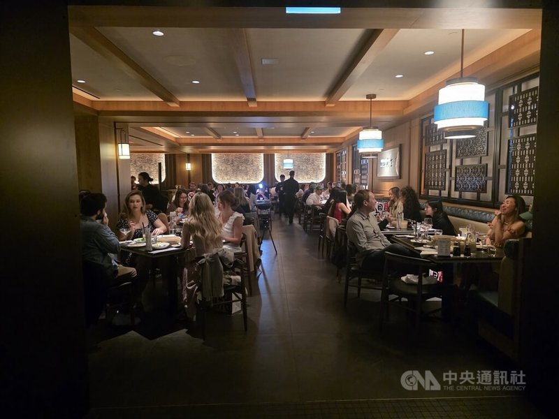鼎泰豐首間加拿大溫哥華店5日正式開幕,也象徵首間主打精緻餐飲文化的台灣料理登陸加拿大。中央社記者程愛芬溫哥華攝 114年5月6日