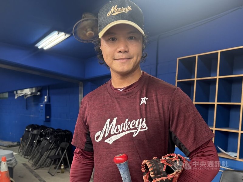中華職棒樂天桃猿隊6日作客新莊棒球場與富邦悍將交手的賽事,樂天桃猿吳桀睿(圖)本季首度上一軍,先發打第6棒、擔任一壘手。中央社記者楊啟芳攝 114年5月6日