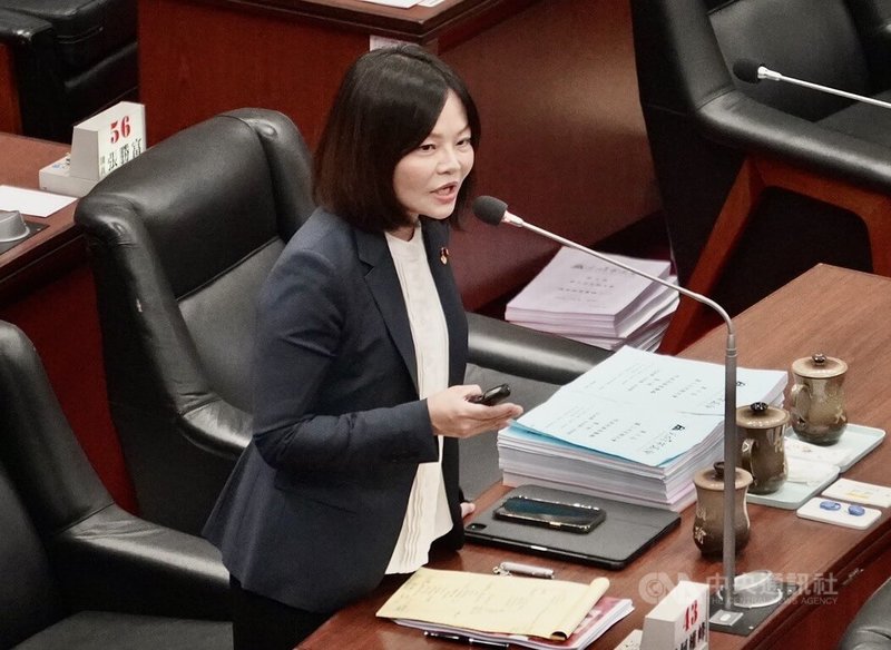 民進黨高雄市議員湯詠瑜6日質詢時建議,大同醫院應增加夜間門診及恢復週六門診服務。中央社記者董俊志攝 114年5月6日