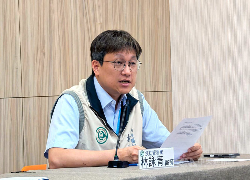國內上週增3例本土百日咳,衛生福利部疾病管制署防疫醫師林詠青(圖)6日說明,為北部、南部各1例2個月大男嬰及東部女嬰。其中東部女嬰3度就醫且住院2次,一度收治加護病房。中央社記者曾以寧攝 114年5月6日