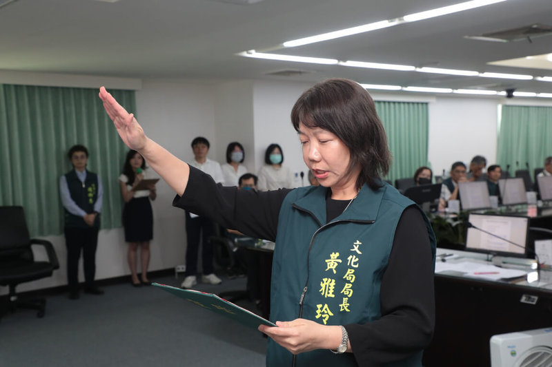 台南市政府文化局新任局長黃雅玲(圖)6日於市政會議宣誓就職。市府指出,黃雅玲長期參與文化、藝術、設計及文化資產相關專案,擅長跨領域整合與政策推動。(台南市政府提供)中央社記者楊思瑞台南傳真 114年5月6日
