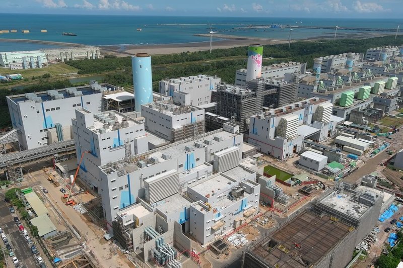 台電2017年展開大潭電廠燃氣機組新建工程,打造3部總裝置容量316萬瓩燃氣複循環機組,其中大潭8、9號機已於2024年上線供電;7號機亦將於夏季尖峰來臨前加入供電行列。(台電提供)中央社記者曾智怡傳真 114年5月6日