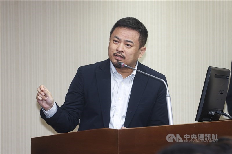圖為勞動部長洪申翰。(中央社檔案照片)