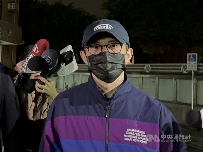 88會館負責人郭哲敏涉地下匯兌案,不服新北地方法院裁定4月26日起延長羈押2個月,提起抗告。台灣高等法院今天駁回抗告,郭哲敏延押確定。(中央社資料照片)