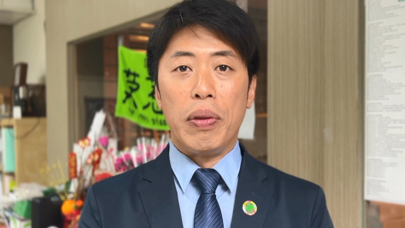 前基隆市政府民政處長張淵翔因涉非法利用戶政系統查個人資料助罷免6日遭羈押禁見,市政顧問謝偉仁15萬元交保。民進黨基隆市議員張之豪(圖)表示,張淵翔、謝偉仁是謝國樑的左右手,到底市府還有多少未爆彈。(張之豪提供)中央社記者王朝鈺傳真 114年5月6日