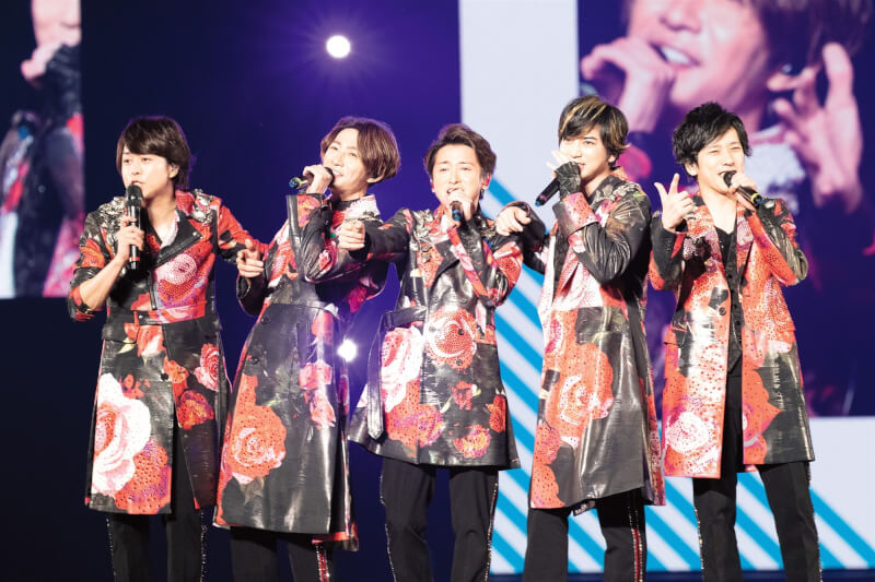 日本國民偶像團體「嵐」6日宣布將於2026年春天舉行告別演唱會後正式解散。(圖取自x.com/arashi5official)