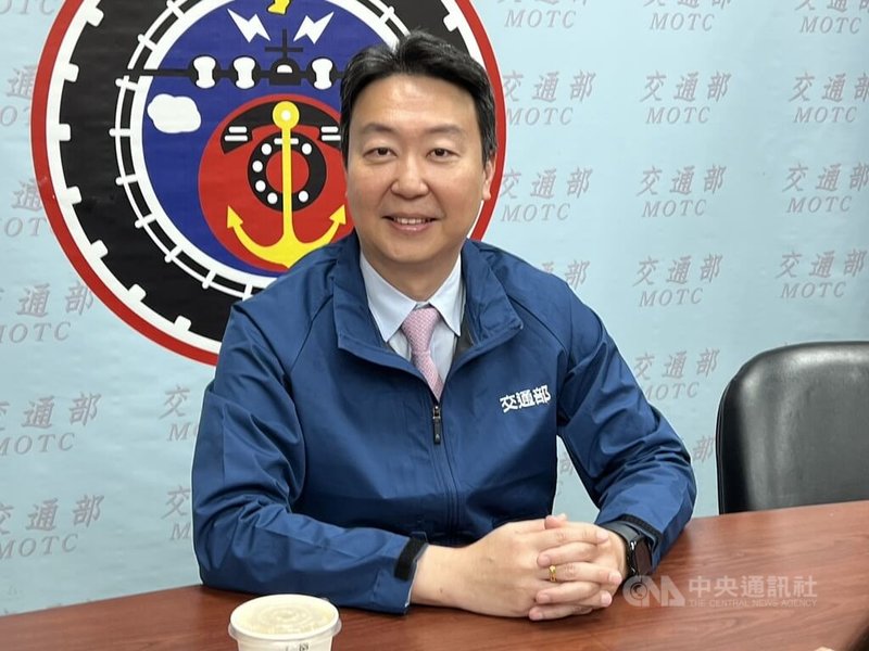 針對行政院長卓榮泰6日在立法院答詢稱中央願全額負擔嘉義輕軌工程款一事,交通部長陳世凱(圖)7日致歉並解釋,是幕僚提供的資料排序不太好,讓院長誤解,已提醒嘉義市府依照法規修正方案。中央社記者黃巧雯攝 114年5月7日