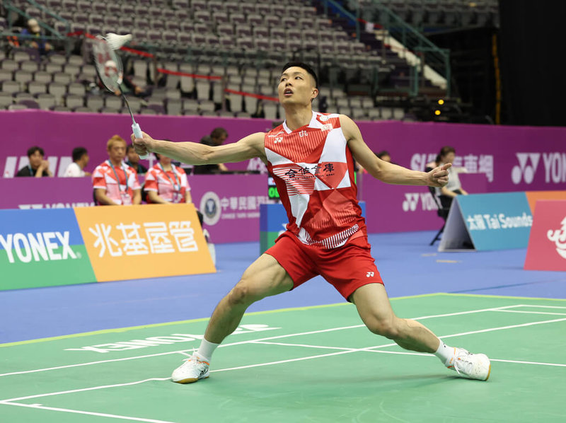 台灣羽球男單好手周天成(圖)7日在2025台北羽球公開賽首輪32強遭遇苦戰,所幸最終仍以2比1成功過關,確定晉級16強。(中華民國羽球協會提供)中央社記者黎建忠傳真 114年5月7日