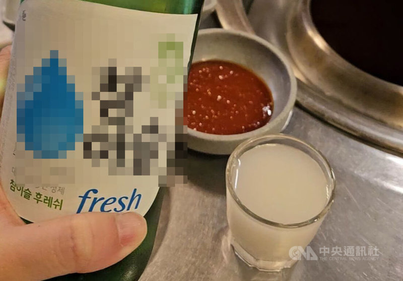 據統計,台灣國中生飲酒率在2年期間降至11.4%,但有喝酒時,1天1杯以上有上升趨勢,衛福部國民健康署提醒,14歲前就飲酒,發生酒精依賴是成人的4倍。(飲酒過量有礙健康;未成年請勿飲酒;酒後請勿開車)中央社記者陳婕翎攝 114年5月7日