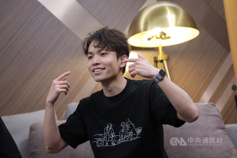 導演黃修平執導電影「看我今天怎麼說」,挖掘素人演員吳祉昊(圖),現實生活中也是聾人的他,在經過表演課訓練後漸入佳境,表現亮眼,也獲金像獎最佳新人入圍肯定。中央社記者裴禛攝 114年5月7日