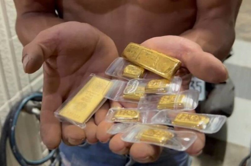 澎湖馬公王姓女子將黃金存放保險箱卻忘了密碼,6日僱人將保險箱撬開,所存放近19兩黃金條塊,市值已漲約100萬元。(民眾提供)中央社 114年5月7日