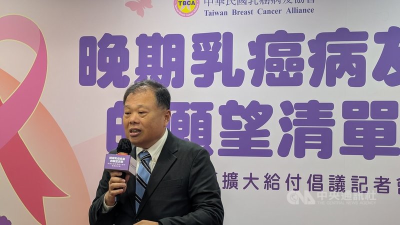 健保署副署長龐一鳴(圖)7日表示,近年健保署納保很多新藥,從數據上來看確實有效降低總體醫療負擔,也減少很多無形的社會成本,希望民眾給予健保更多支持,讓健保署在用藥上能給予病人更多協助。中央社記者曾以寧攝 114年5月7日