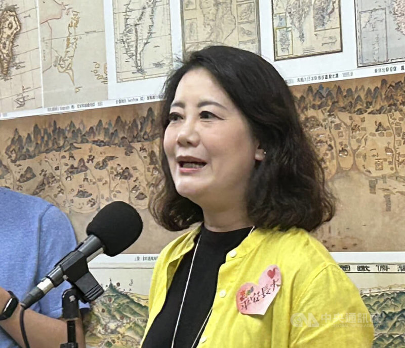 北檢偵辦國民黨立委傅崐萁競選小物案,發現律師張睿文涉嫌隱匿人犯,訊後諭令新台幣50萬元交保,引發爭議。民進黨立法院黨團幹事長吳思瑤(圖)今天說,台灣是法治國家,沒有人可以視司法於無物,但民眾黨主席黃國昌果然是傅崐萁的小弟,4天來悶不吭聲,連司法正義都可以犧牲。中央社記者林敬殷攝 114年5月7日