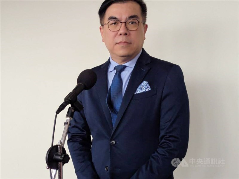 環境部長彭啓明今天接受廣播電台POP Radio節目「POP撞新聞」專訪。針對重啟核能議題,他表示,以日本為例,重啟核能花錢、花時間,在台灣不確定因素多,難納淨零選項。(中央社檔案照片)
