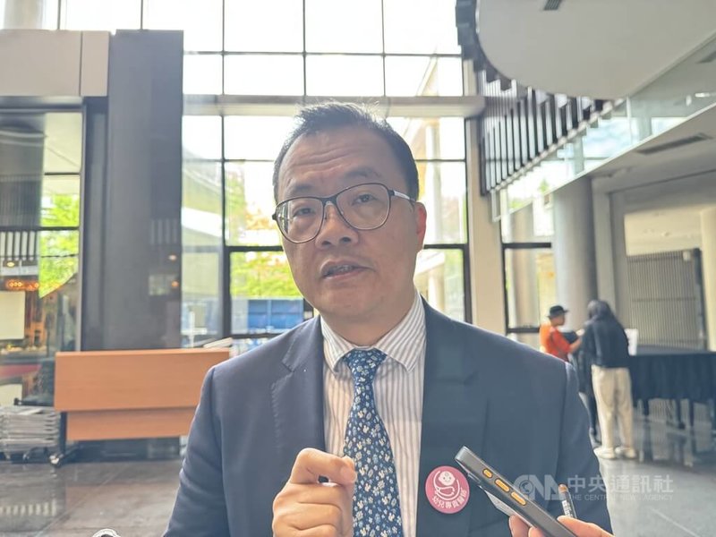 衛福部8日發表第2期優化兒童醫療照護計畫，其中包括推動「兒童（青少年）心智病房計畫」，衛福部心理健康司簡任技正李炳樟（圖）表示，全台首座兒童及青少年心智病房選址已確定，將設置於台大兒童醫院，預計114年底完工。中央社記者沈佩瑤攝  114年5月8日