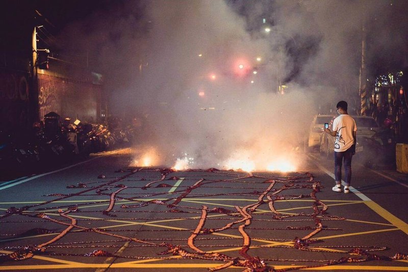 桃園市政府規範民俗活動噪音的行政措施9日將公告上路,未來宮廟遶境等活動經過人口密集社區所在街廓道路時,需暫停噪音行為。(桃園市環保局提供)中央社記者葉臻傳真 114年5月8日