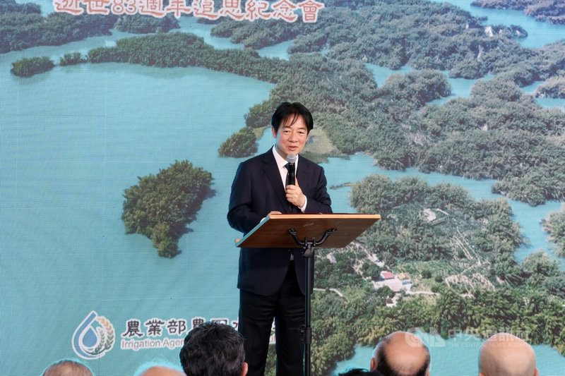 總統賴清德(圖)8日出席在烏山頭水庫舉辦的「八田與一技師逝世83週年追思紀念會」,致詞時表示,日本技師八田與一建造烏山頭水庫,不但讓台南成為台灣的米倉,更進一步帶動工商業進步,台灣對八田與一的感恩沒有因時間拉長就變少,每年有愈來愈多人出席追思活動。中央社記者楊思瑞攝 114年5月8日