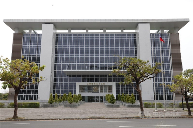 前台鐵高雄機務段左營機務分段林姓員工因工作摩擦,民國112年涉嫌持鐵鎚敲擊洪姓同事致死,遭橋頭地檢署依殺人罪嫌起訴;橋頭地方法院(圖)8日宣判,認為林男有完全責任能力,依殺人罪處無期徒刑,褫奪公權終身。(中央社檔案照片)