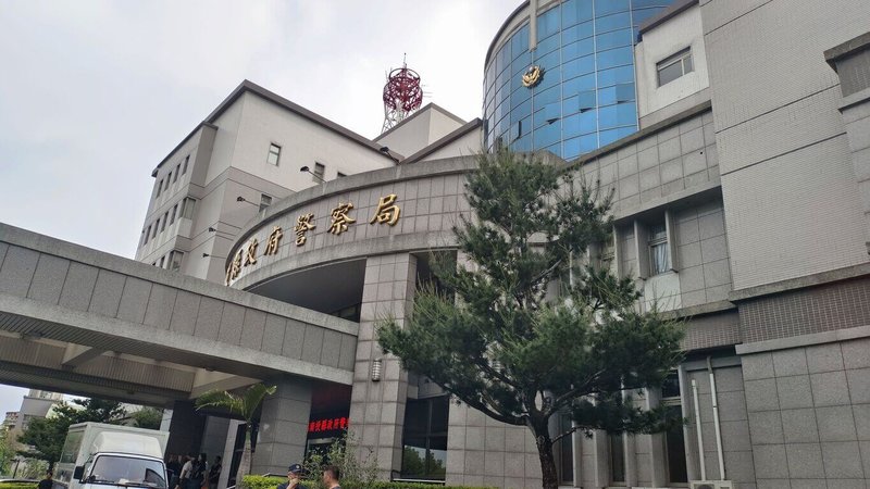 原任職於南投縣某偏鄉分局的張姓男員警涉嫌偷拍女警洗澡,南投縣警局8日對此表示,全案已依涉犯刑法妨害秘密罪嫌移送偵辦,涉案員警調往其他分局,並持續關懷被害人。圖為南投縣警察局外觀。(民眾提供)中央社記者蕭博陽南投縣傳真 114年5月8日