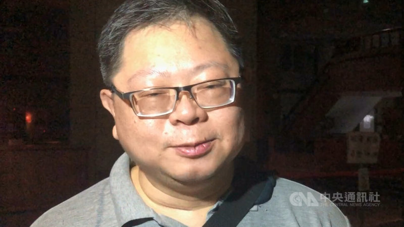 基隆地檢署偵辦罷免提議人名冊涉偽造文書案,7日約談前國民黨基隆市黨部副書記長韓吉元(圖),經檢察官複訊後,8日凌晨諭令韓吉元新台幣10萬元交保。中央社記者攝 114年5月8日