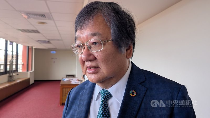 國民黨立委陳菁徽表示,世界衛生大會(WHA)團應該邀國內醫學專家吸引國際互動。衛福部長邱泰源(圖)8日在立法院指出,因國際旅費預算遭刪6成,今年團員恐少10名專家。中央社記者曾以寧攝 114年5月8日