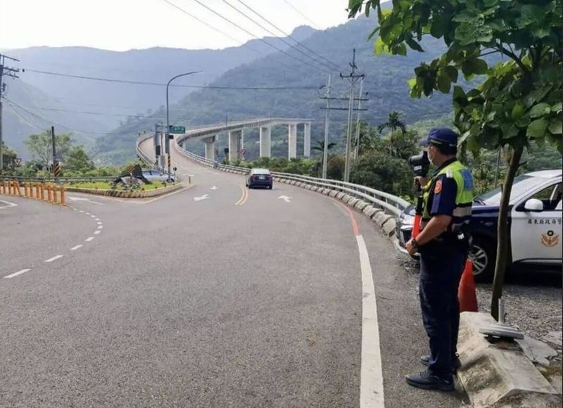 台24線通往三地門鄉與霧台鄉山區道路,是重機騎士熱愛的跑山路線,假日常見超速行駛等違規行為。屏東縣警察局10日起將針對該路段加強執法,以遏止事故發生。(屏東縣政府警察局提供)中央社記者黃郁菁傳真 114年5月9日
