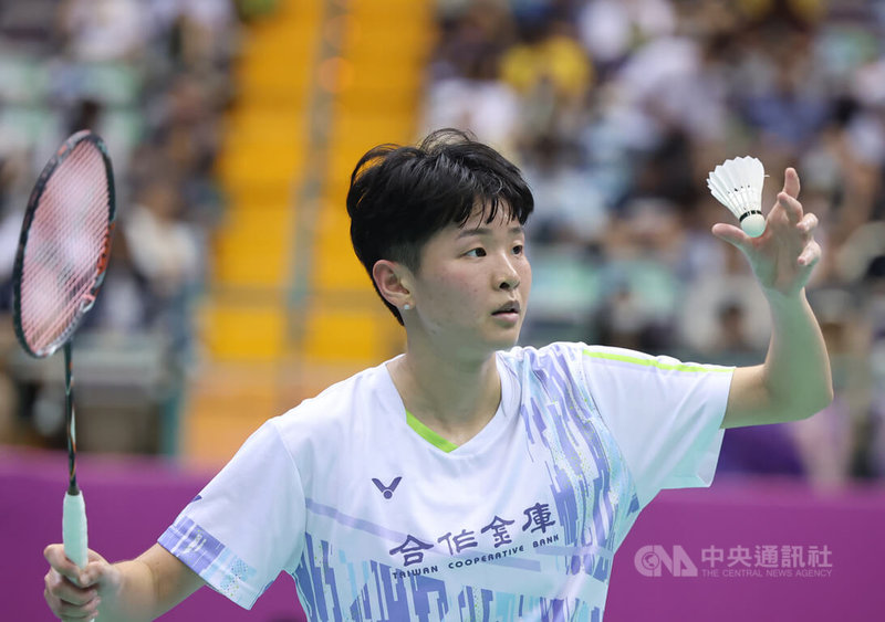 2025台北羽球公開賽女子單打8強賽程9日在台北小巨蛋持續展開,台灣好手洪毅婷(圖)與印度選手胡達(Unnati Hooda)交手失利,終場以1比2吞敗淘汰、無緣4強。中央社記者趙世勳攝 114年5月9日
