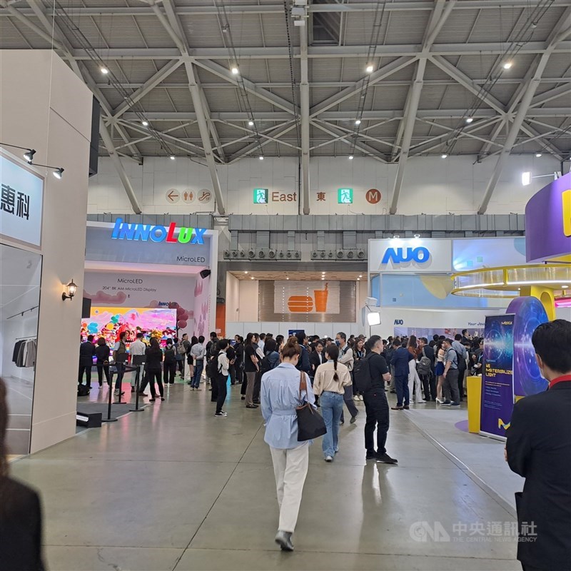 圖為友達、群創參展畫面(中央社檔案照片)