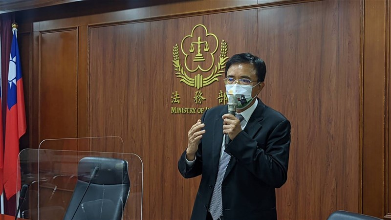 立法院會今天三讀修正通過律師法第9條條文,有助界定律師懲戒及法務部廢止律師證書範疇。圖為法務部110年說明「律師查詢系統」。
