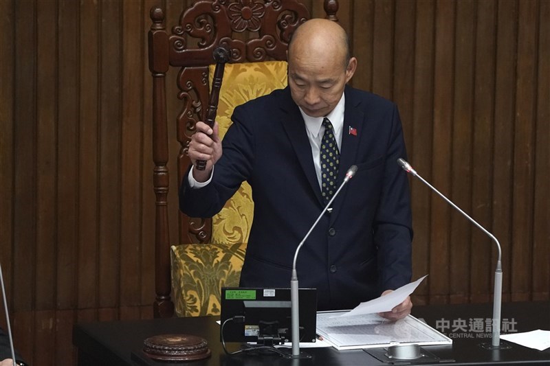 立法院會今天三讀修正通過殯葬管理條例第21條之1條文,中低收入戶使用火化場、骨灰存放設施等公立殯葬設施,免收使用管理相關費用。(中央社檔案照片)