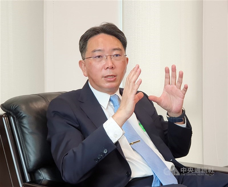 上銀董事長卓文恒(圖)9日表示,關稅變數影響有限,今年底物流用AI專業機器人可小批量訂單,人形機器人關鍵元件送樣中,預期2026年出貨量可倍數成長。(中央社檔案照片)