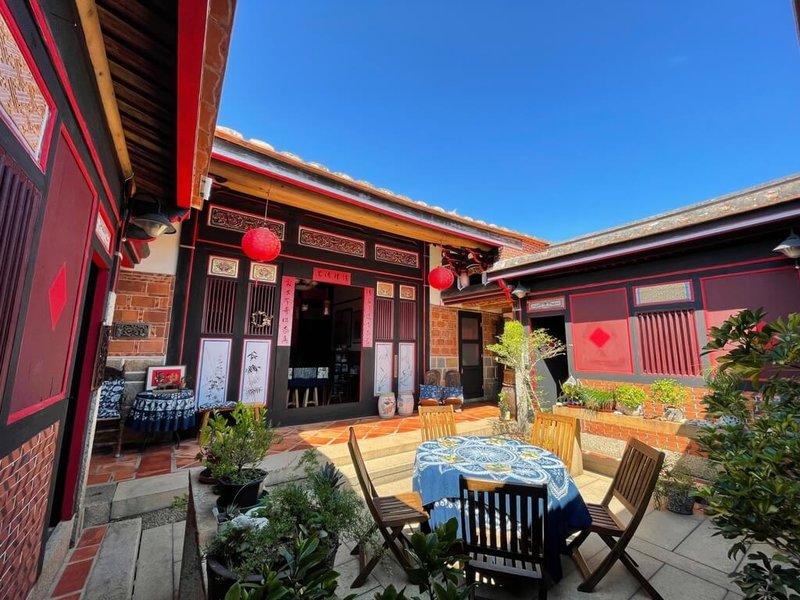 金門國家公園管理處與金門縣傳統建築民宿協會及地方社區合作,推出「汝好!金門」金門國家公園古厝民宿節,邀請民眾走入百年古厝,感受金門人文風情與聚落新生命力。(金門國家公園管理處提供)中央社記者張已亷傳真 114年5月10日